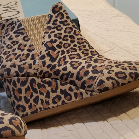 Leopard Ankle Boots - Picture 4 of 6